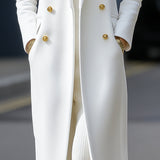 Bílý dlouhý kabát s dvojitými knoflíky