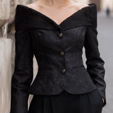 Bunda s výstřihem na ramenou