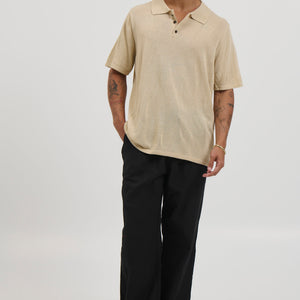 Op relaxiranom mekanom pletenom polo majici