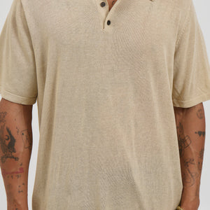 Op relaxiranom mekanom pletenom polo majici