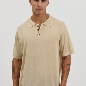 Op relaxiranom mekanom pletenom polo majici