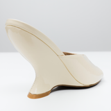 Boty na klínku Martha z lakované kůže