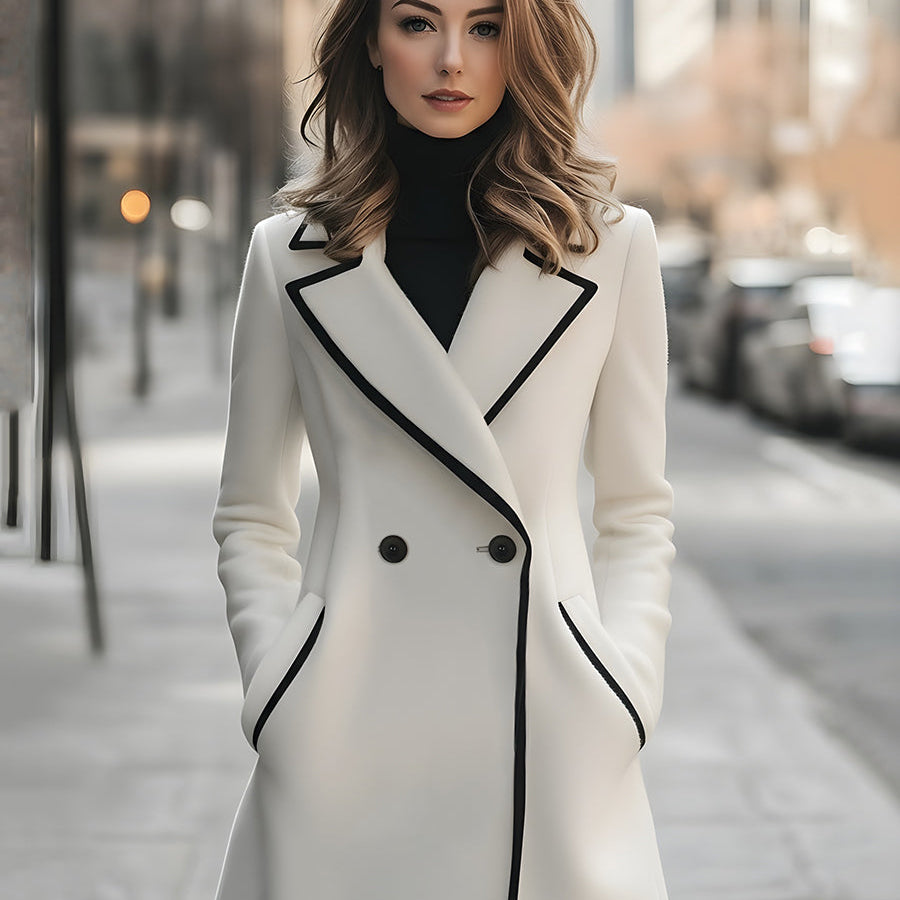 Elegantní dvouřadý kabát s černými detaily