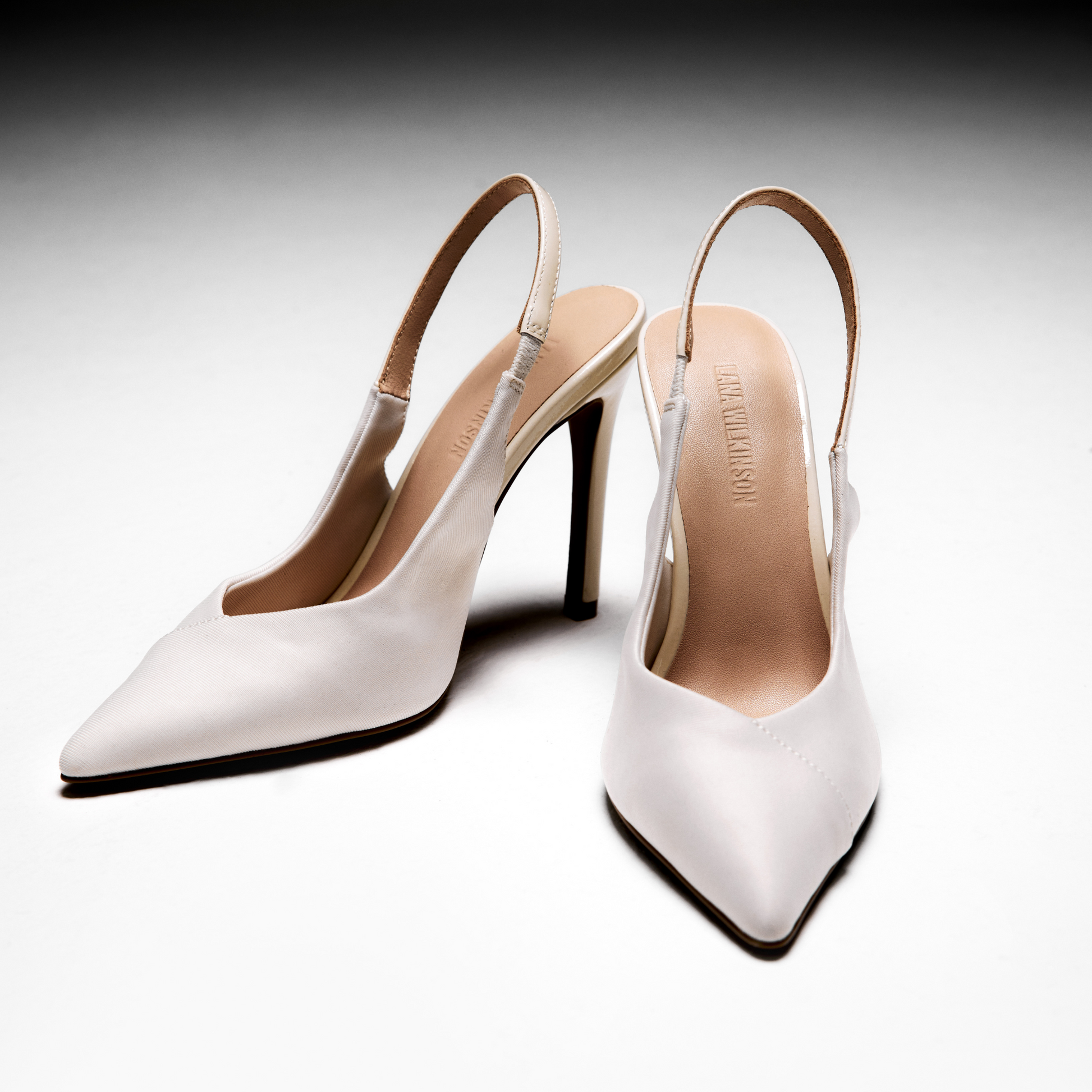 Chai Pump - Ivorijanski Tekstil s Lakiranom Kožom
