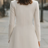 Elegantní dvouřadý kabát s černými detaily