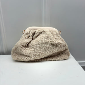 Lisa: A Stylish and Versatile Choice