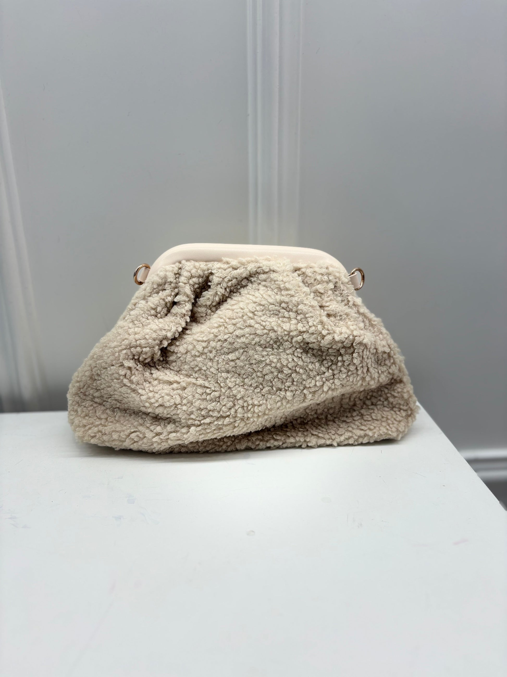 Lisa: A Stylish and Versatile Choice