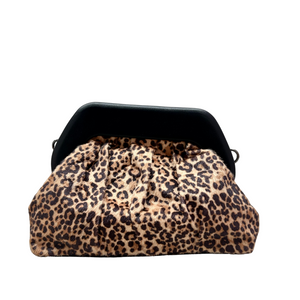 Clara: Elegant and Timeless Design