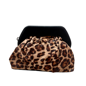 Clara: Elegant and Timeless Design