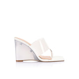 Sienna Wedge v provedení Lucite a White Vinylite