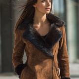 Hnědá bunda s lemováním z umělé kožešiny