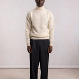 Krémový svetr s límečkem