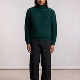 Tmavě zelený vlněný svetr