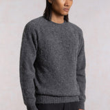 Tmavě šedý vlněný svetr