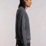 Tmavě šedý vlněný svetr