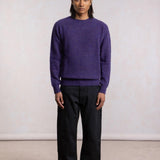 Fialový huňatý svetr