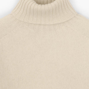 Krem pulover ovratnikom