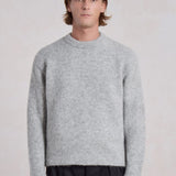 Šedý svetr z alpaky