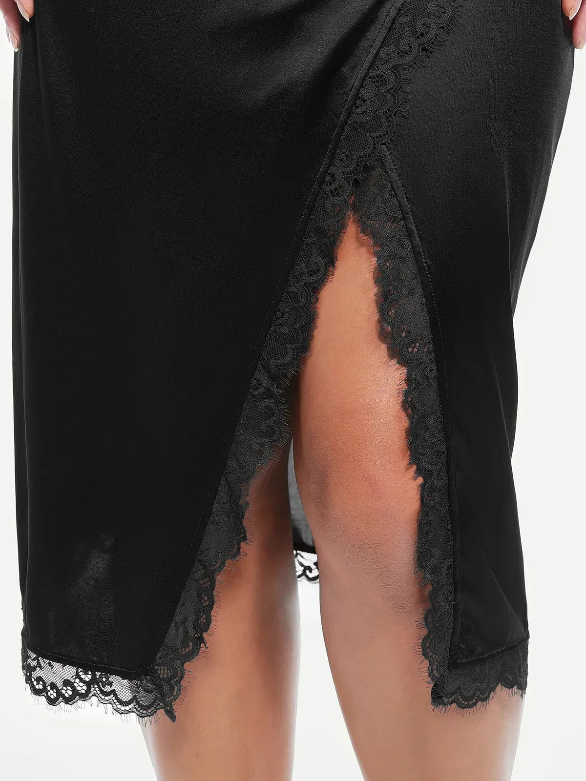 Haljina midi s čipkastim detaljima i cvjetnim uzorkom