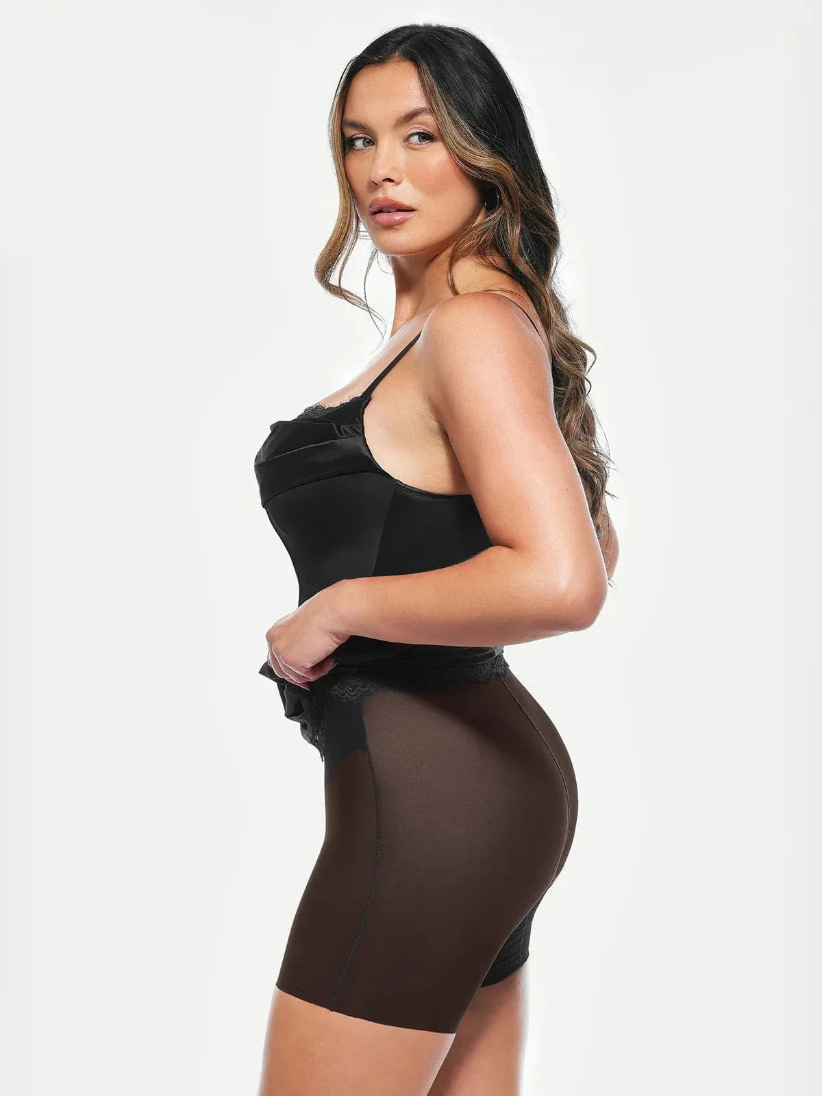 Haljina midi s čipkastim detaljima i cvjetnim uzorkom