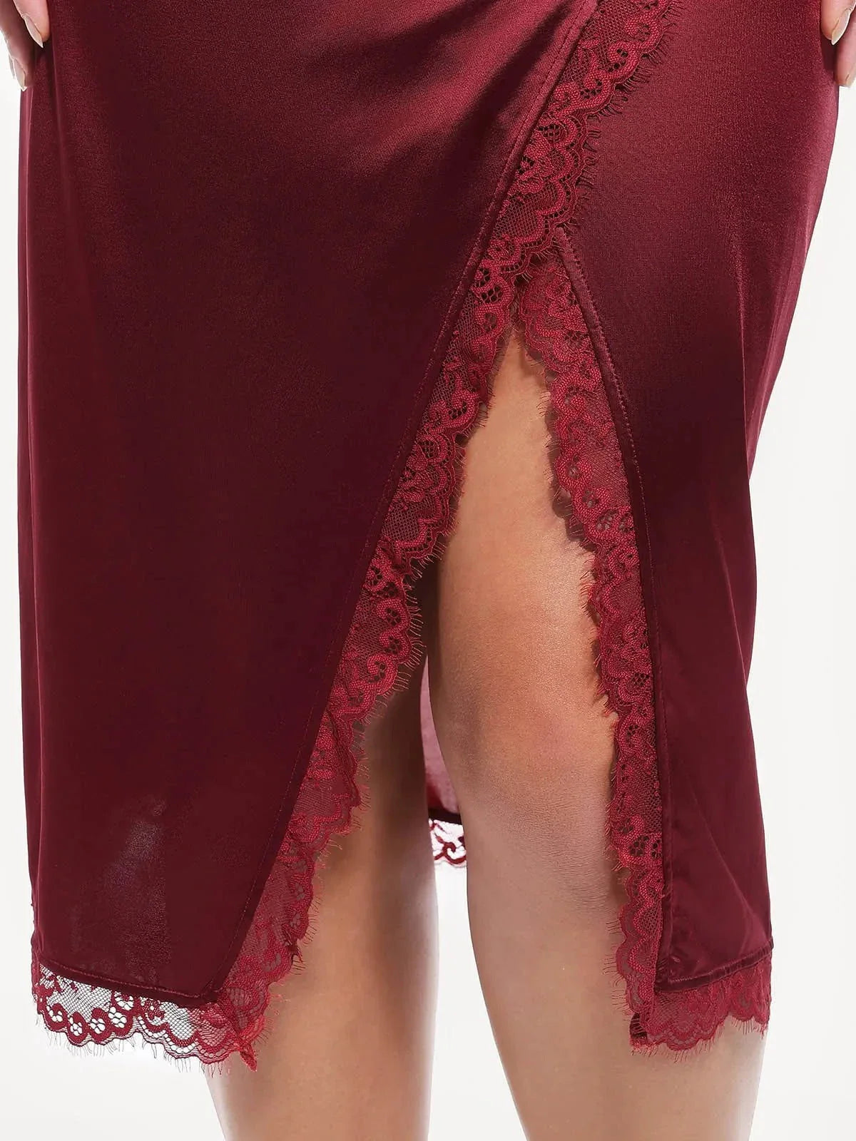 Haljina midi s čipkastim detaljima i cvjetnim uzorkom