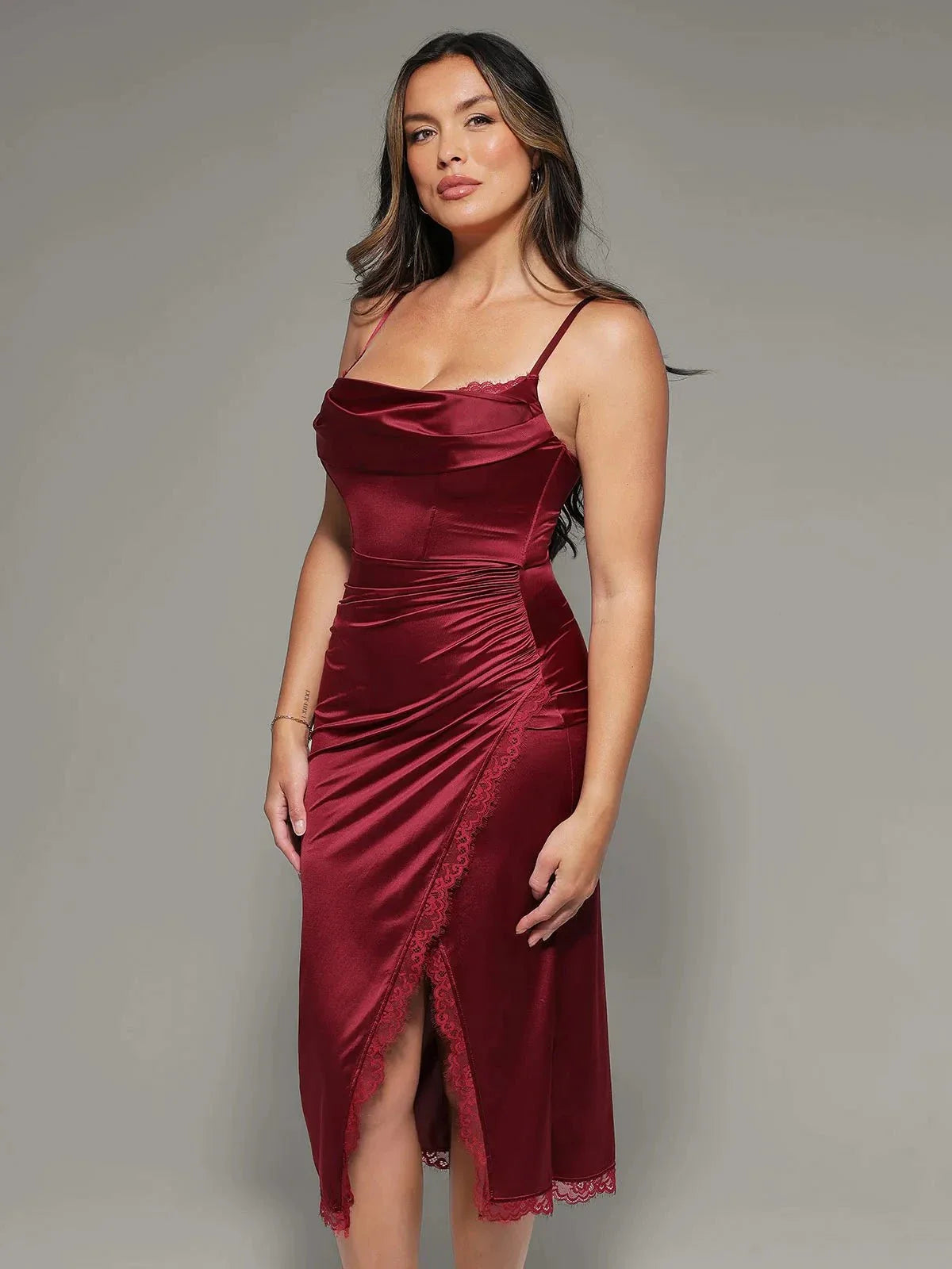 Haljina midi s čipkastim detaljima i cvjetnim uzorkom