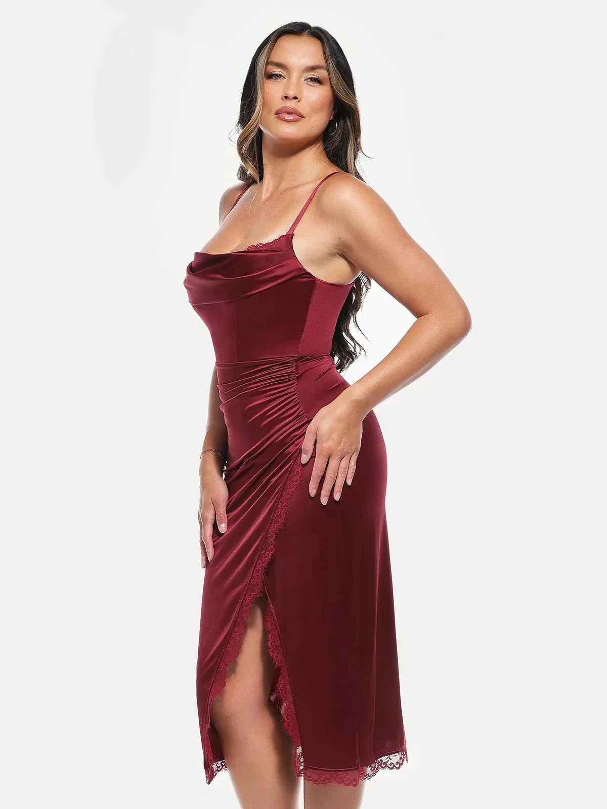 Haljina midi s čipkastim detaljima i cvjetnim uzorkom