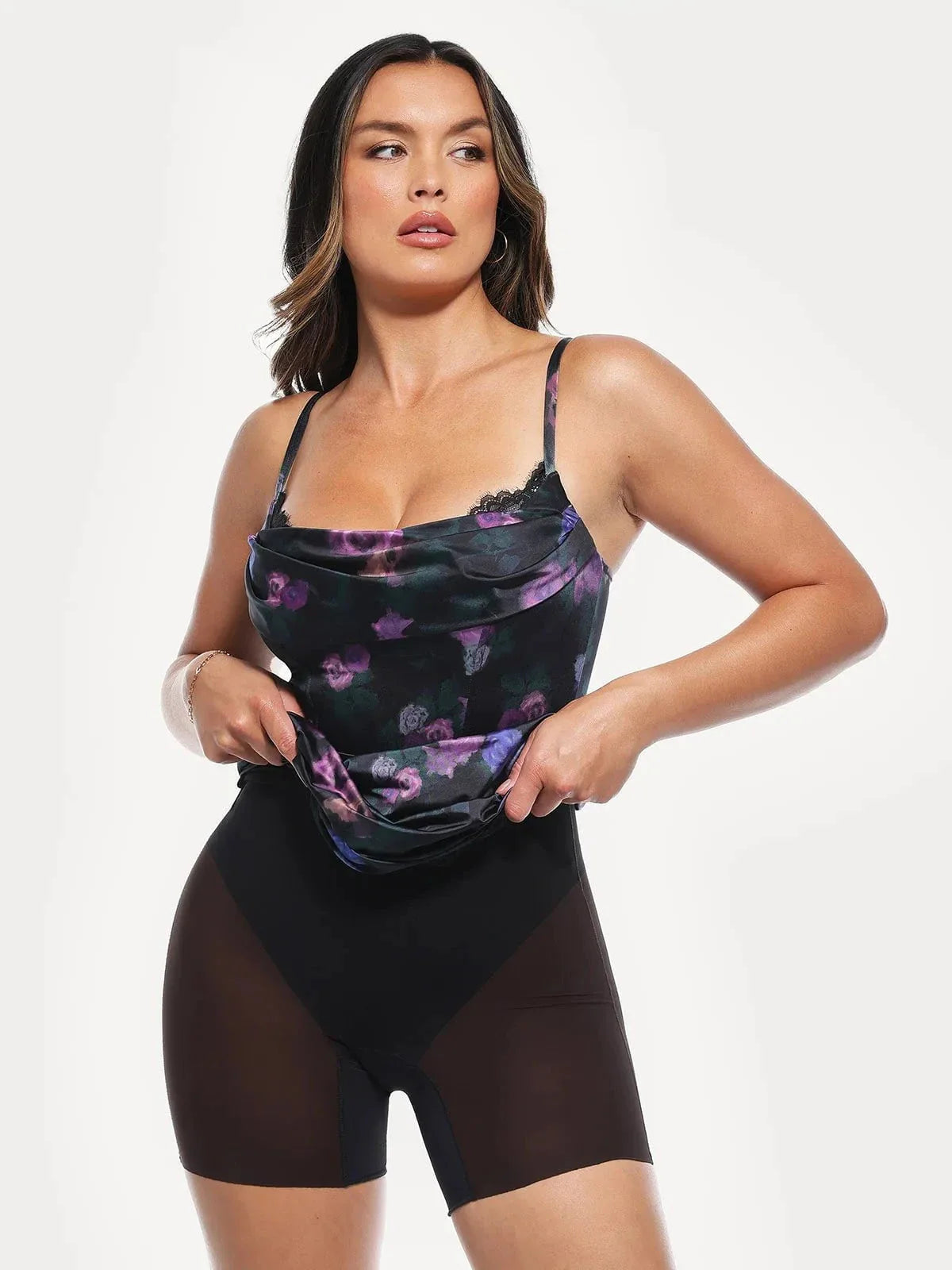 Haljina midi s čipkastim detaljima i cvjetnim uzorkom